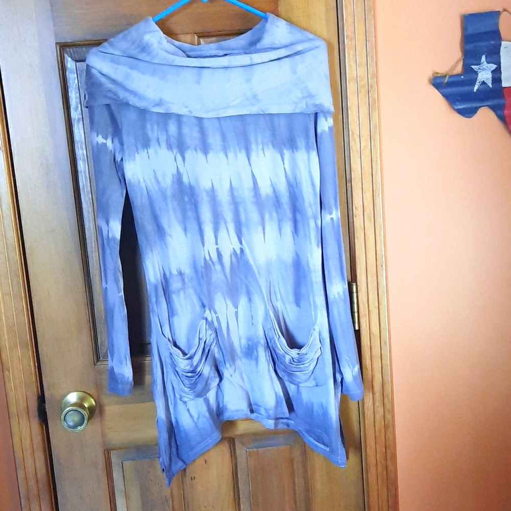 NWOT Blue by Saks Fifth Avenue Tie Die top